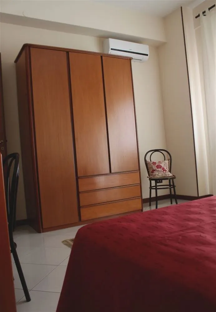 B&B Dietro Il Politeama Παλέρμο Bed and Breakfast